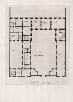                   Face sur la rue Hotel de...
              
