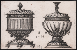                   Two glasses with lids
              