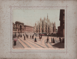                   Milano - Piazza del Duomo
              