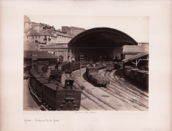                   Génes - Interieurs de la Gare
              